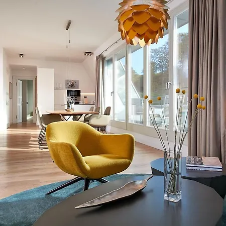 First Im First Sellin, Penthouse Paradies Am דירה